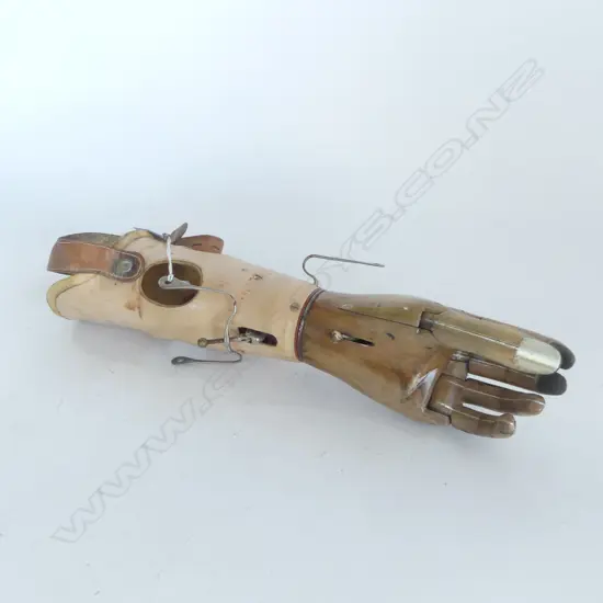 VINTAGE PROSETIC WOODEN HAND w operating mechanism