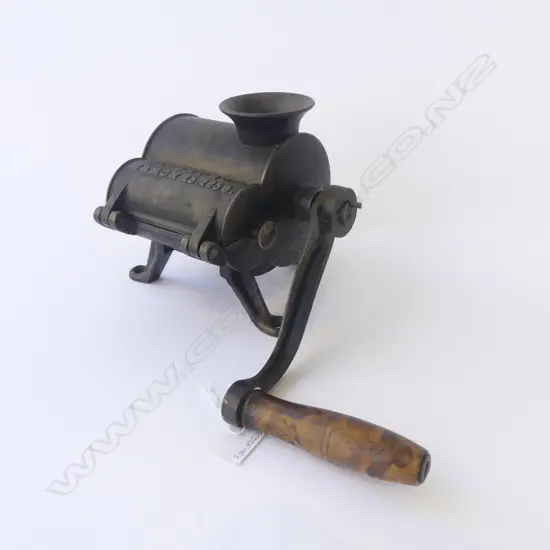 (2964) ANTIQUE 1865 CAST IRON MEAT CUTTER L.280mm