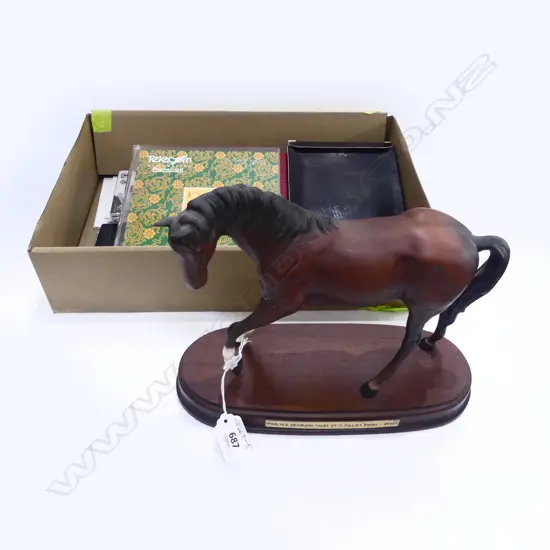 PRESENTATION HORSE STATUETTE '3yr OLD FILLIES FINAL', 3 RESERVE BANK COIN PACKS '90/91 & VARIOUS PHONECARDS