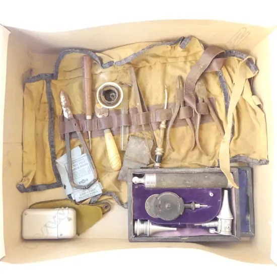TRAY OF WW2 VINTAGE DENTISTRY KIT USA MED KIT EAR NOSE & throat kit