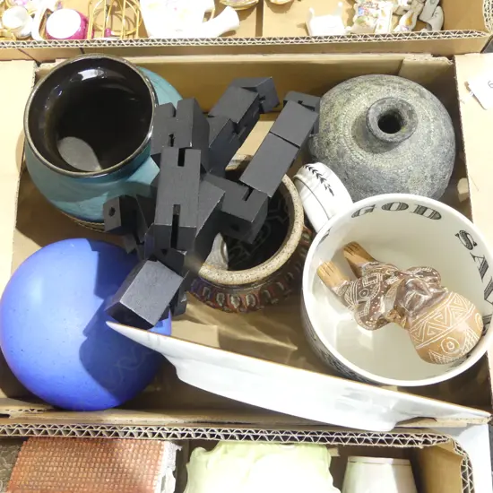 7 ASST. CERAMICS (MUG AF) + DAVID WEEKS STUDIO CUBEBOT H.180mm