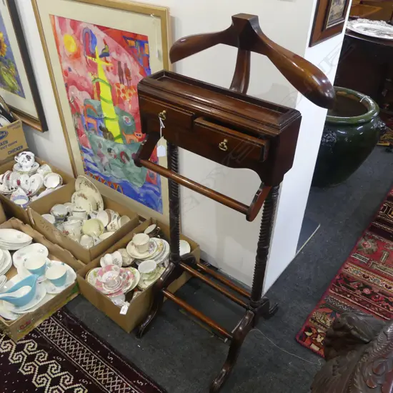 VICT MAHOGANY MENS DRESS 2 DRAWER MANSROBE L1180 L500 W220MM