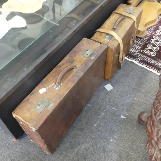 2 VINTAGE LEATHER SUITCASES W.675mm