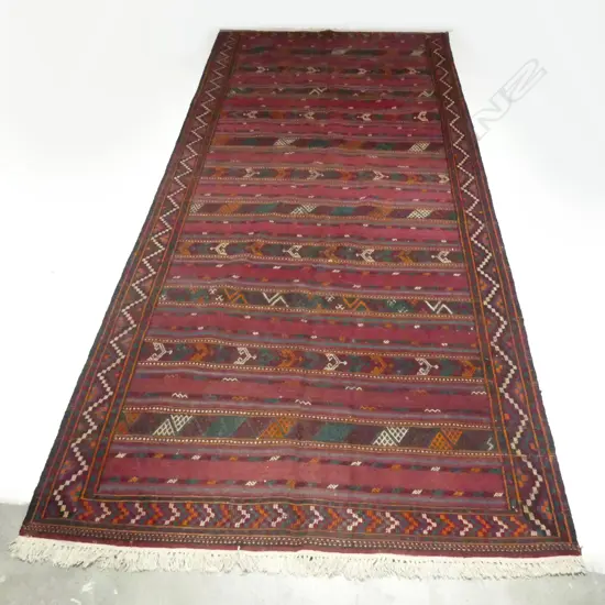 LARGE RICH RED BACKGROUND GEOMETRIC PERSIAN RUG L3710 W1600