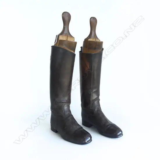 20thC HORSE RIDING BOOTS, SIZE 12, IN FULL LENGTH BOOT TREES, GOOD CONDITION