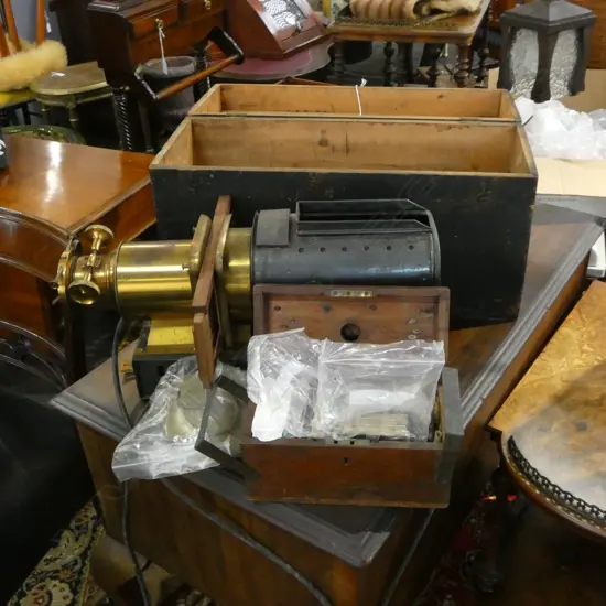 CASED VICT WALTER TYLER HELISCOPIC MAGIC LANTEEN L540 H270 & BOX OF SLIDES & LOOSE SLIDES 