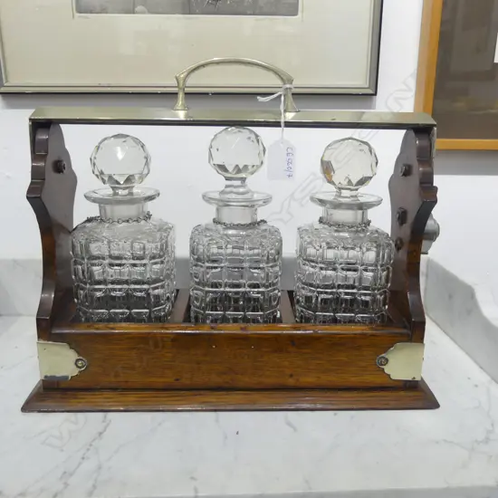 TANTALUS w. 3 CRYSTAL DECANTERS chips W.375mm no key req.