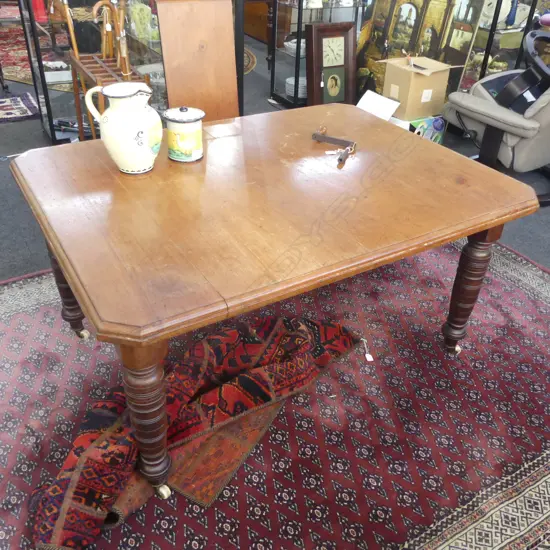 EXTENSION DINING TABLE + WINDER