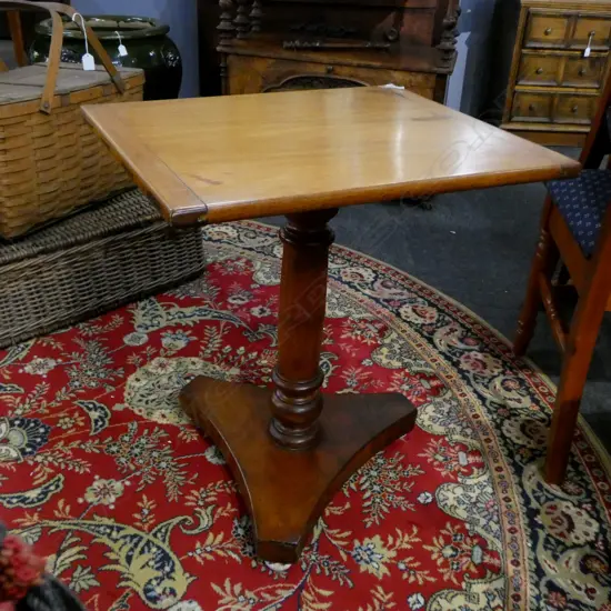 VICT MAHOGANY PED OCC SIDETABLE H640 W500MM