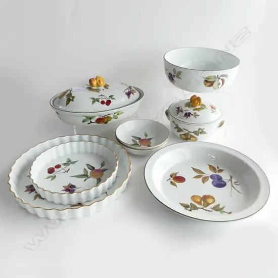 8 PCES ROYAL WORCESTER; 4 EVESHAM, 4 EVESHAM VALE INCL. PIE DISH 270mm dia