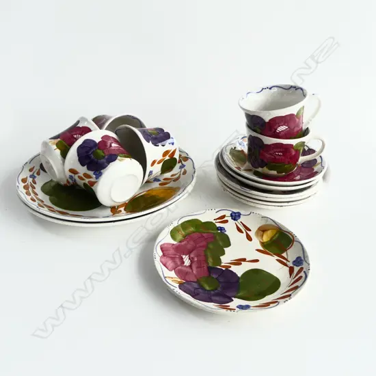 15 PCES BRERETON WARE FLEURETTE; 2 DINNER PLATES, 7 SAUCERS, 6 CUPS