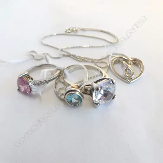 3 STG SILVER RINGS + 925 SILVER DIAMOND SET HEART PENDENT ON 50cm SIL CHAIN (MHJ)