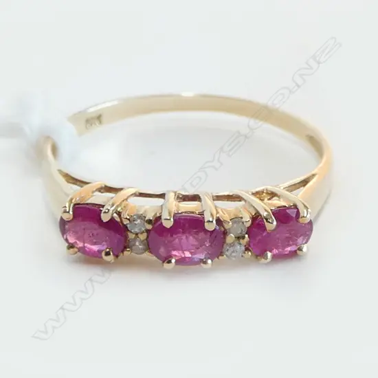 10ct RUBY & DIAMOND SET RING, 1.2gm size P