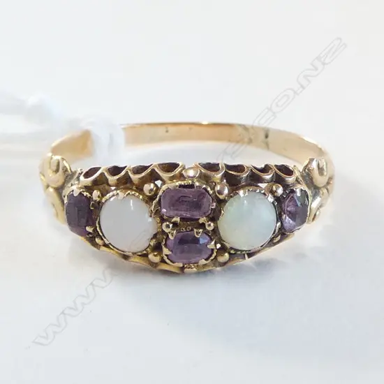 ANTIQUE 9CT GOLD OPAL AND AMETHYST RING 1.54gm SIZE O