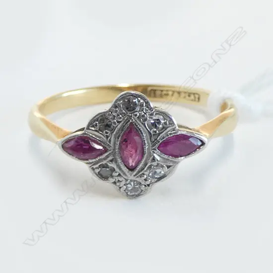 18CT GOLD RUBY AND DIAMOND ART DECO RING 2.55gm SIZE O