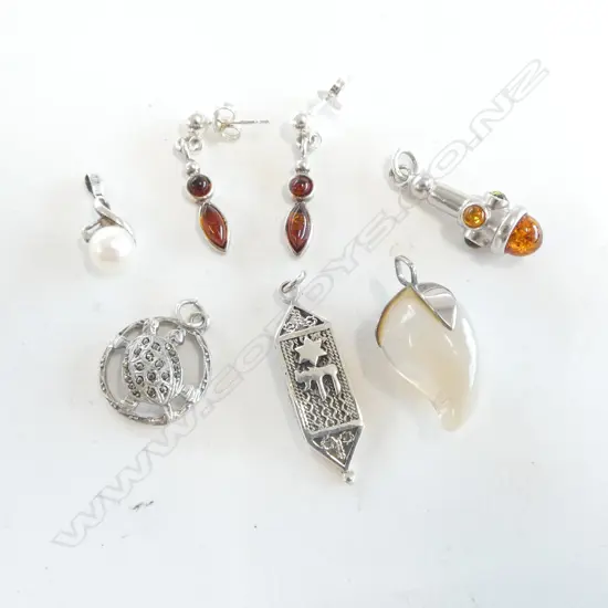 COLLECTION OF STG SILVER PENDANTS & EARRINGS