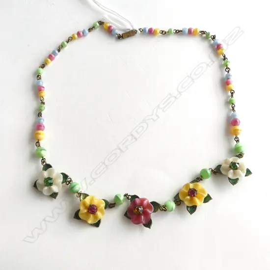 GLASS FLOWER NECKLACE