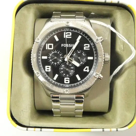 GENT'S FOSSIL BRAND WATCH, NEW OLD STOCK