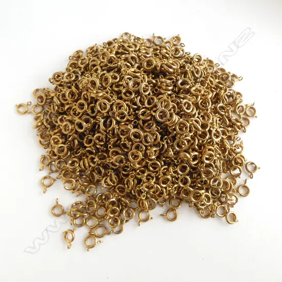 A LRG QUANTITY COLOURED METAL BOLT RING CLASPS