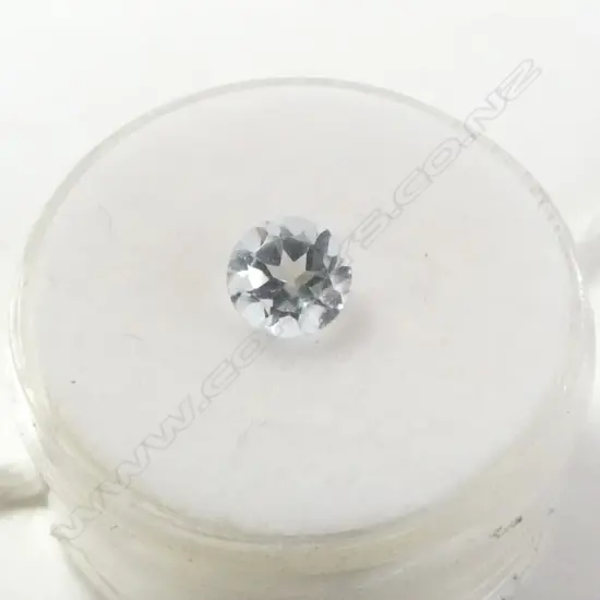 UNSET ROUND FACET CUT TOPAZ 6x6mm