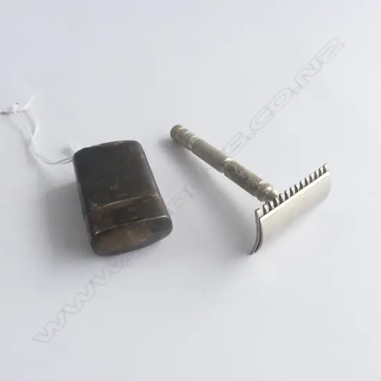 S/SILVER CASED SAFETY RAZOR 16GMS