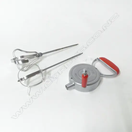 (1826) VINTAGE YODER FOOD MIXER w. 2 ATTACHMENTS H.310mm