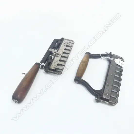 (3567/1424) TWO VINTAGE MEAT TENDERIZERS L.290mm