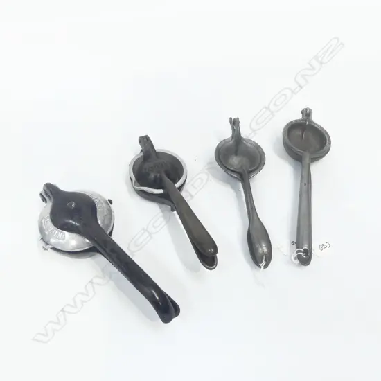 (1251/1168/1644/1274) FOUR VINTAGE CAST IRON LEMON SQUEEZERS L.260mm
