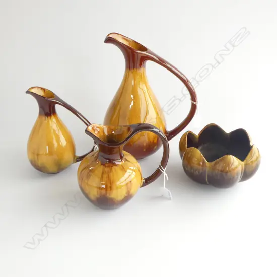 3 BLUE MOUNTAIN CHINA JUGS H280MM TALLEST & VASE  TAN COLOURS