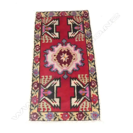 SMALL PERSIAN HAND KNOTTED RUG GEOMETRIC PAT RED COLOURS L1020 W520MM