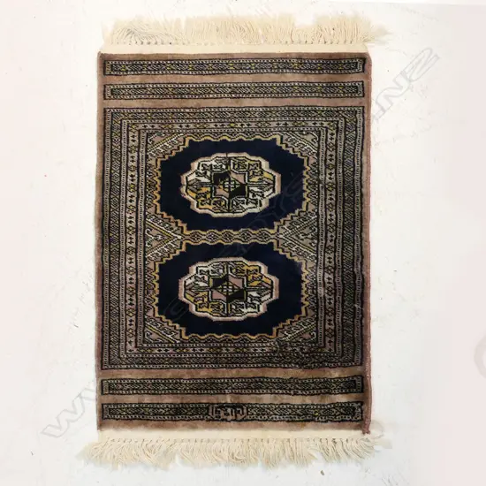 SMALL HAND KNOTTED WOOL PILE RUG 