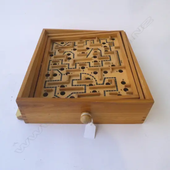 WOODEN BOARD PUZZLE GAME 