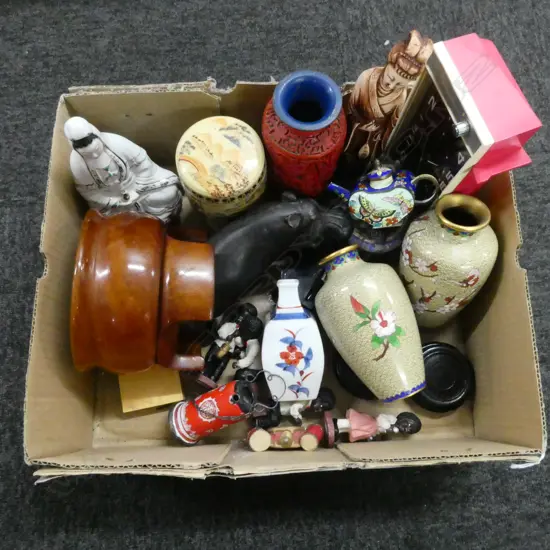 ASST. ORIENTAL ITEMS INCL. PR CLOISONNE VASES ON STANDS H.185mm