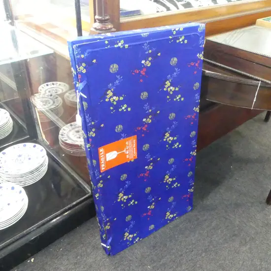 LG ORIENTAL BLUE FABRIC COVERED CASE 480x60x880mm