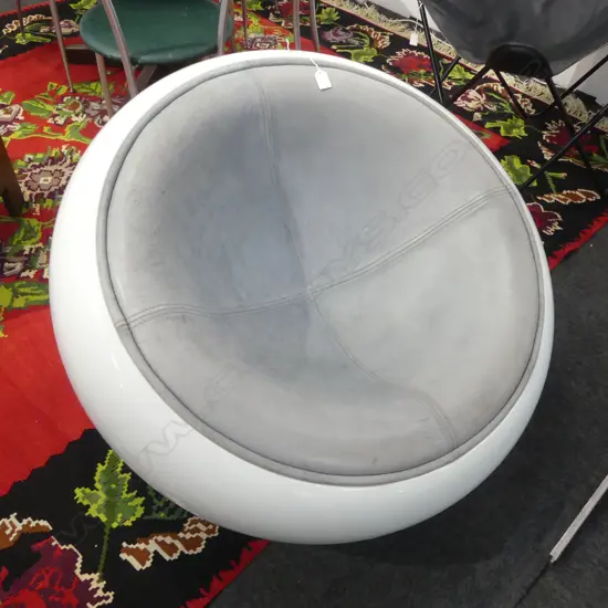 RETRO WHITE HALF DOME POD CHAIR