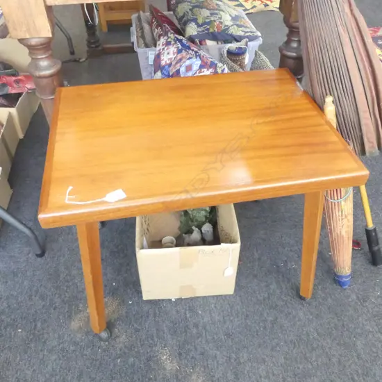 SMALL SIDE TABLE ON CASTORS 640x470x520mm