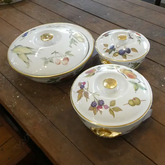 3 CIRCULAR ROYAL WORCESTER 'EVESHAM' CASSEROLE DISHES 