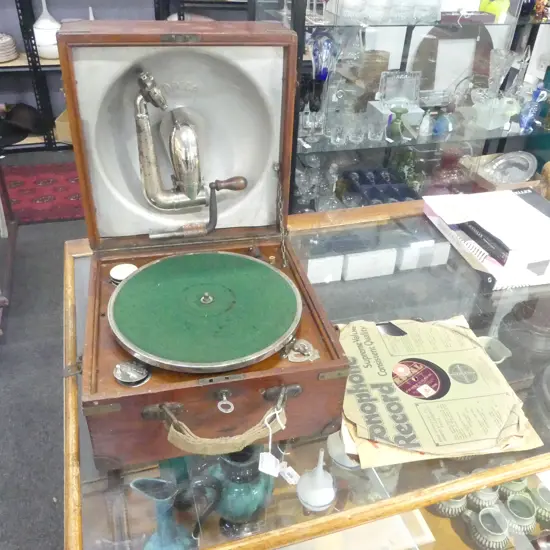 DECCA WORLD WAR ONE TRENCH GRAMOPHONE w. 4 RECORDS 220x300x300mm