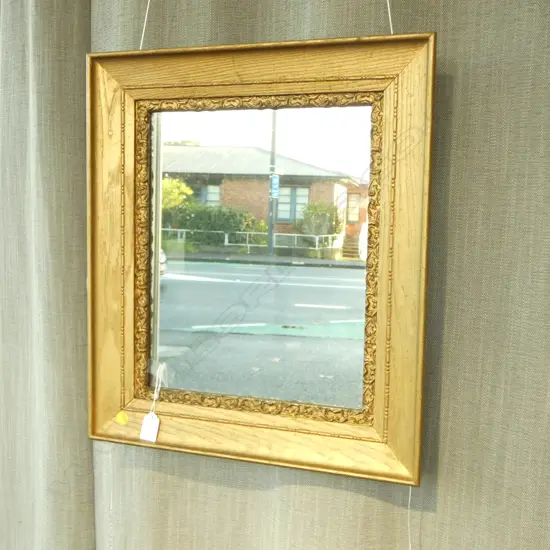 GILT PAINTED MIRROR 530x445mm