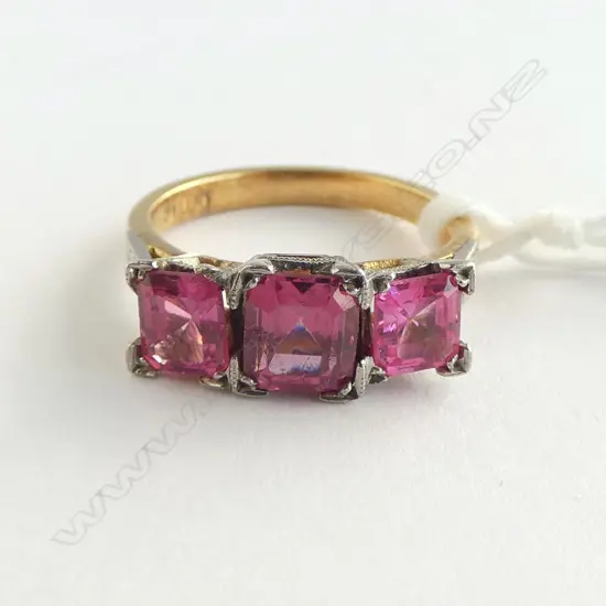 18CT GOLD AND PINK SPINEL? RING 3.81gm SIZE K Faults to stones
