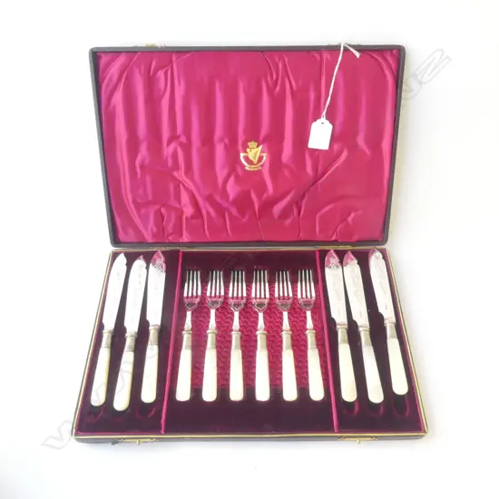 CASED SHEFFIELD MOP HANDLED 6 PLACE CUTLERY SET