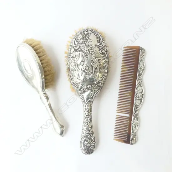 ANTIQUE STG SILVER 2 HAIRBRUSHES & ‘ANGELS’ COMB BIRM 1906,1907,1920 (TINE A/F), L.185MM-225MM