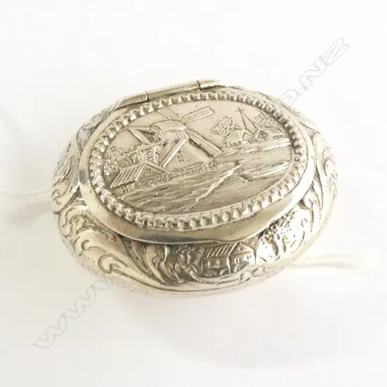 DUTCH OVAL SILVER SNUFF BOX 26gm