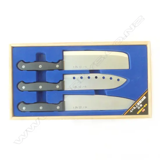 BOXED SET 3 JAPANESE CHEFS SIGNED KNIVES in fitted box. Longest 310mm.Labelled Tamahachi 