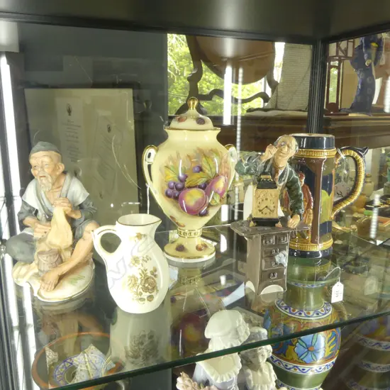 5 PCES. ASST. CHINA; ROYAL AYNSLEY MANTLE VASE, DOULTON FIGURE (FAULTS), CAPIDAMONTE, etc