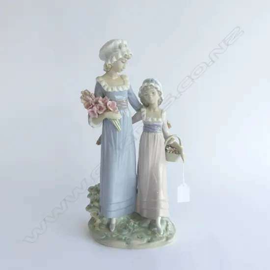 LLADRO FIGURE GROUP 2 GIRLS WITH FLOWERS H320MM