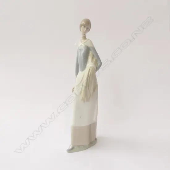 NAO FIGURINE HARVEST GIRL H300MM