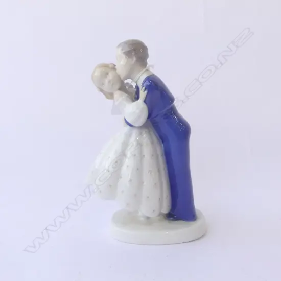 ROYAL COPENHAGEN FIRST KISS FIGURE GROUP H.200mm