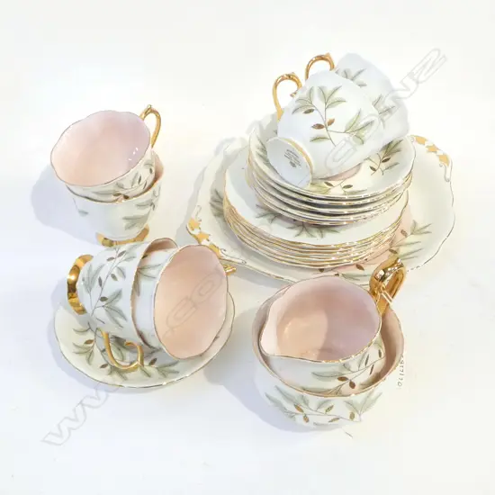 ROYAL ALBERT TEASET BRAEMAR PATTTERN