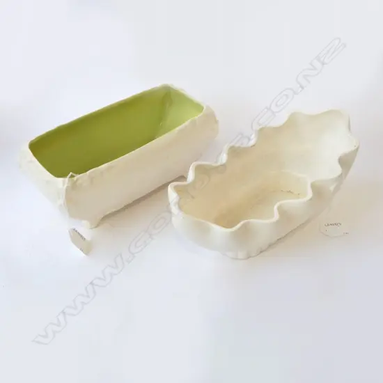 C/LYNN WHITE CHINA VASE L280MM & R/NORFOLK VASE L260MM